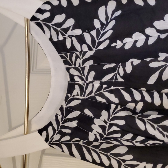 Black and white floral dress - Picture 4 of 8